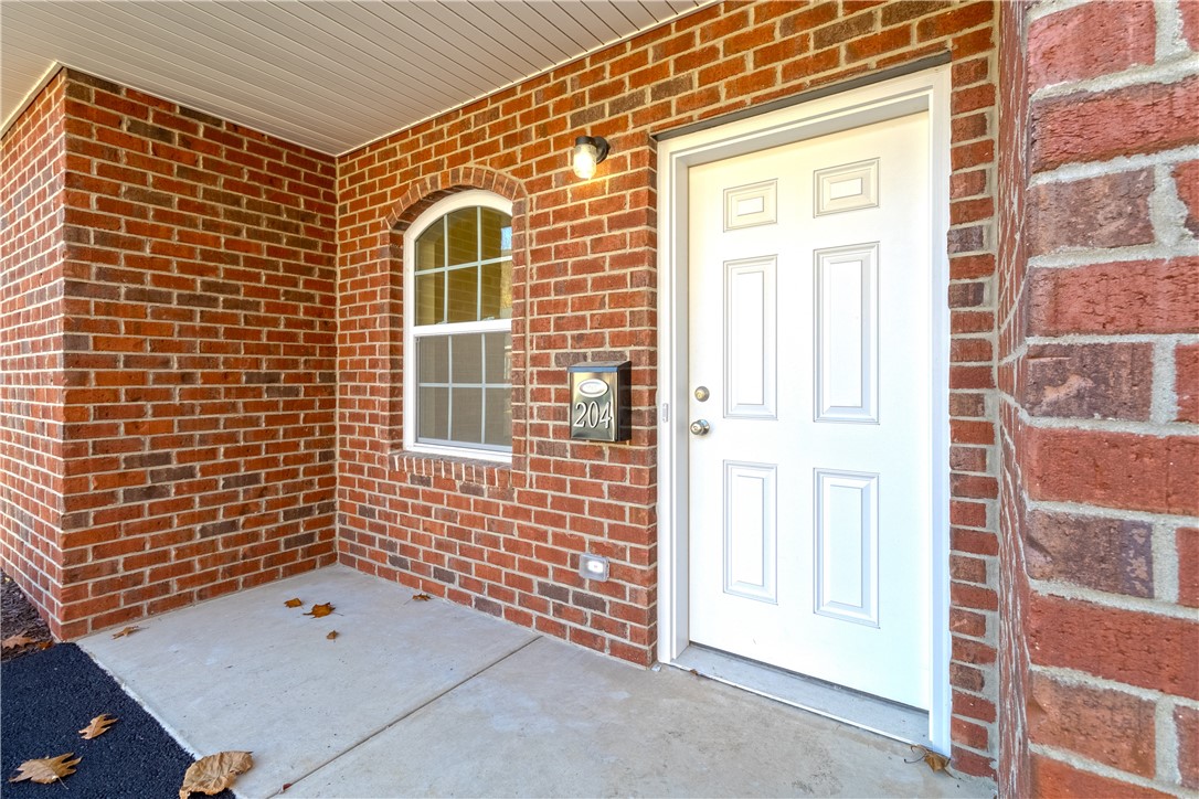 Lower Burrell, Pennsylvania 15068, United States, 2 Bedrooms Bedrooms, ,2 BathroomsBathrooms,Residential,Contingent,32078