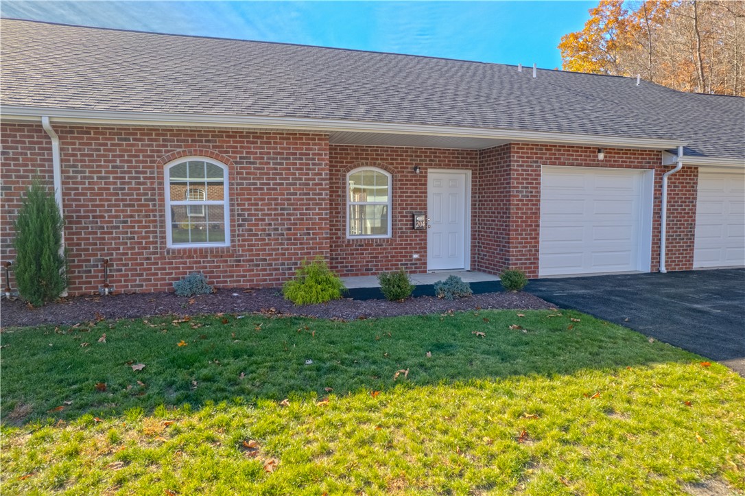 Lower Burrell, Pennsylvania 15068, United States, 2 Bedrooms Bedrooms, ,2 BathroomsBathrooms,Residential,Contingent,32078