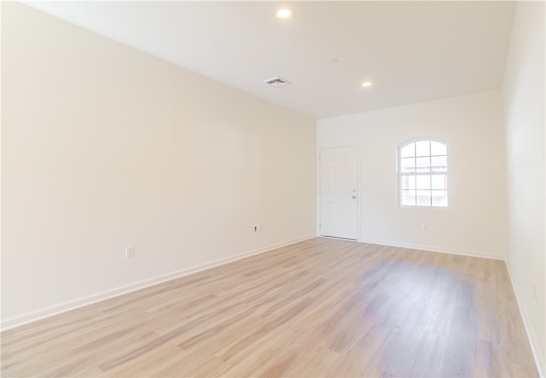 Lower Burrell, Pennsylvania 15068, United States, 2 Bedrooms Bedrooms, ,2 BathroomsBathrooms,Residential,Contingent,32078