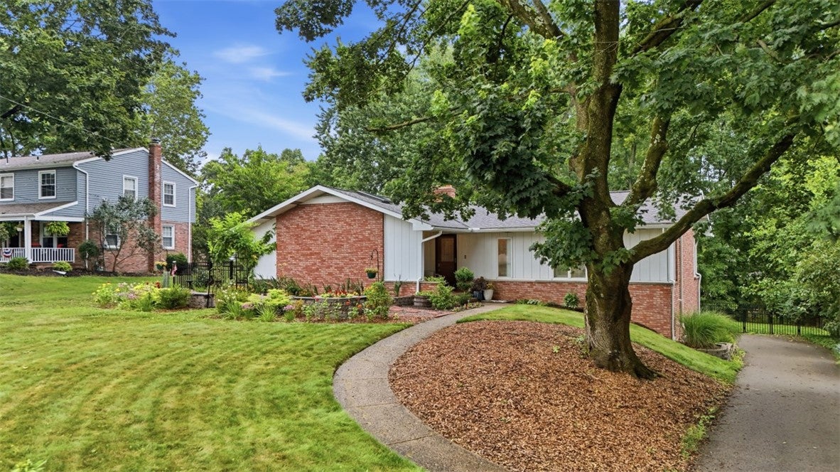 1538 King Charles Dr