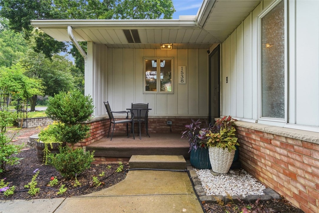 1538 King Charles Dr