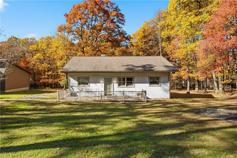 Photo of 112 Chestnut Ridge Rd, Acme, PA 15610 (MLS # 1729704)