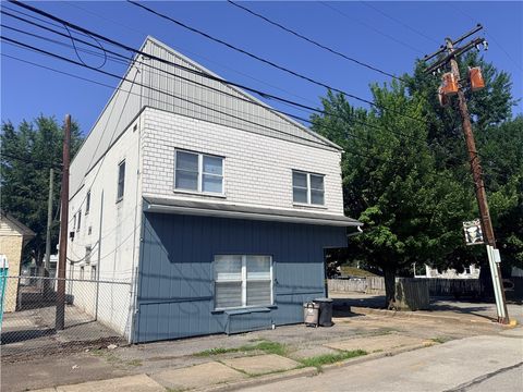 Photo of 341 N Grant Ave Apt 1, Kittanning, PA 16201 (MLS # 1763124)