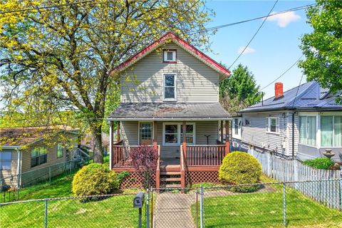 Photo of 335 Taylor Ave, Washington, PA 15301 (MLS # 1752799)