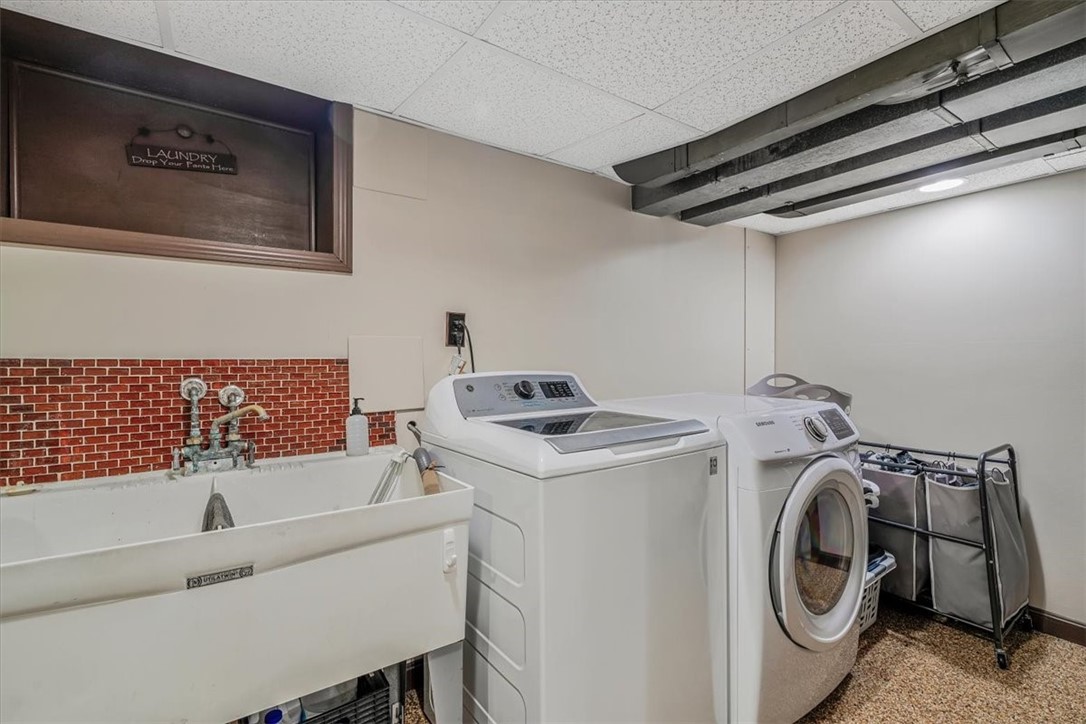 Mt. Lebanon, Pennsylvania 15228, United States, 3 Bedrooms Bedrooms, ,3 BathroomsBathrooms,Residential,Contingent,147688