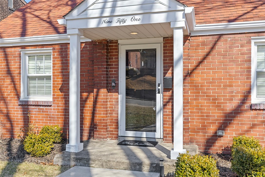 951 Goldenrod St St, Homestead, Pennsylvania image 2