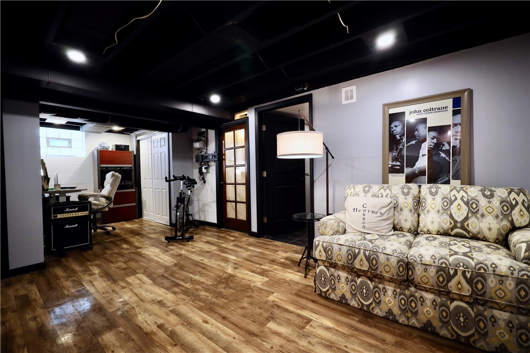 Level Green, Pennsylvania 15085, United States, 3 Bedrooms Bedrooms, ,2 BathroomsBathrooms,Residential,Pending,143886