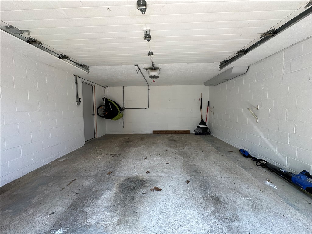 Level Green, Pennsylvania 15085, United States, 3 Bedrooms Bedrooms, ,2 BathroomsBathrooms,Residential,Pending,143886