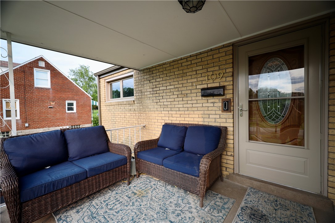 Level Green, Pennsylvania 15085, United States, 3 Bedrooms Bedrooms, ,2 BathroomsBathrooms,Residential,Pending,143886