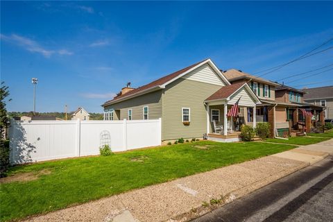 Photo of 233 N 18th Ave, New Brighton, PA 15066 (MLS # 1750333)