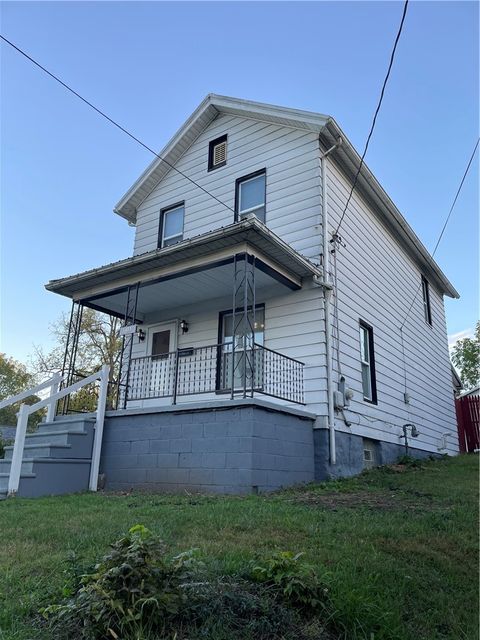 Photo of 1311 W Washington St, New Castle, PA 16101 (MLS # 1742552)