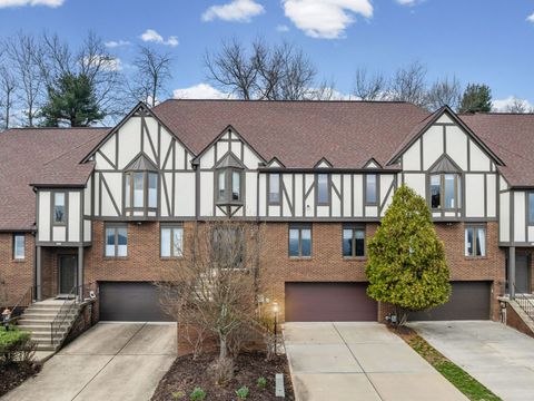 Photo of 421 Forest Highlands Dr, Pittsburgh, PA 15238 (MLS # 1745230)