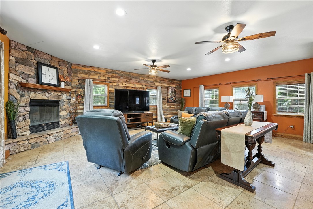 8 Stephen Dr