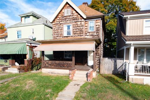 Photo of 2403 Grandview Ave, Mckeesport, PA 15132 (MLS # 1727701)