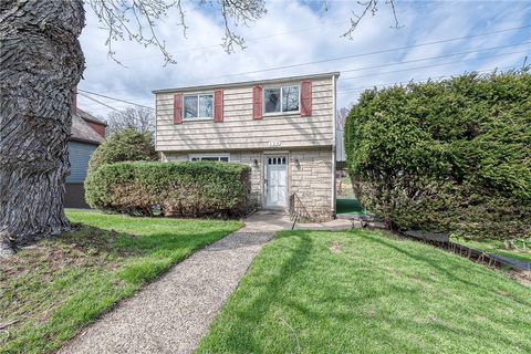 Photo of 433 Sleepy Hollow Rd, Pittsburgh, PA 15228 (MLS # 1746393)
