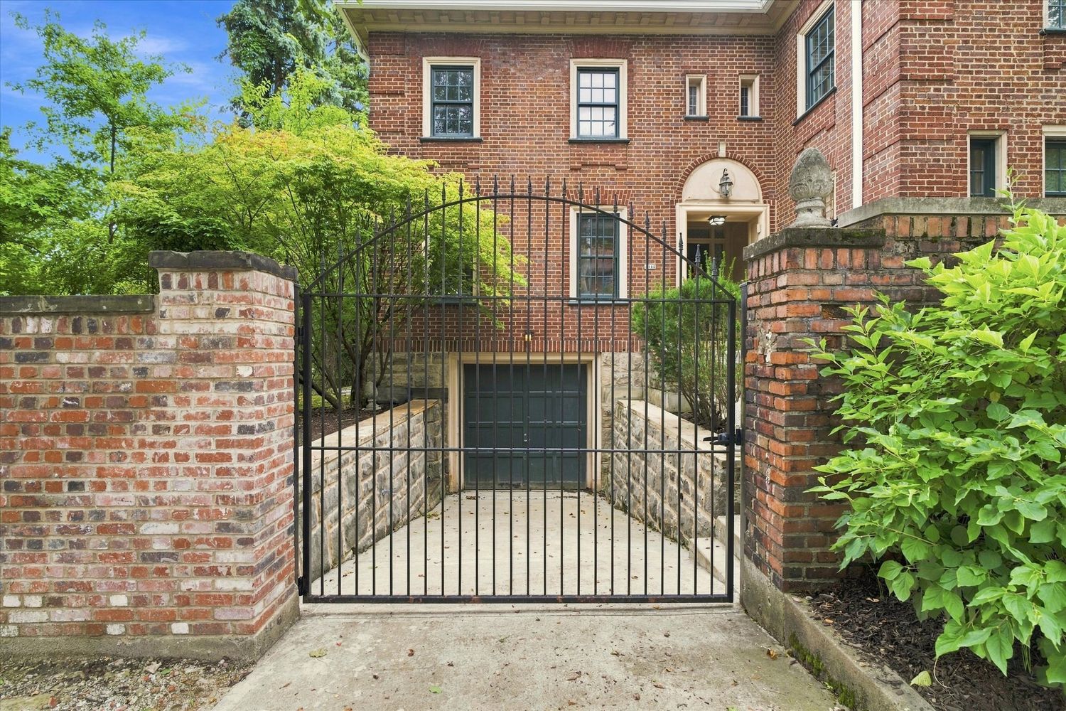 4342 Centre Avenue