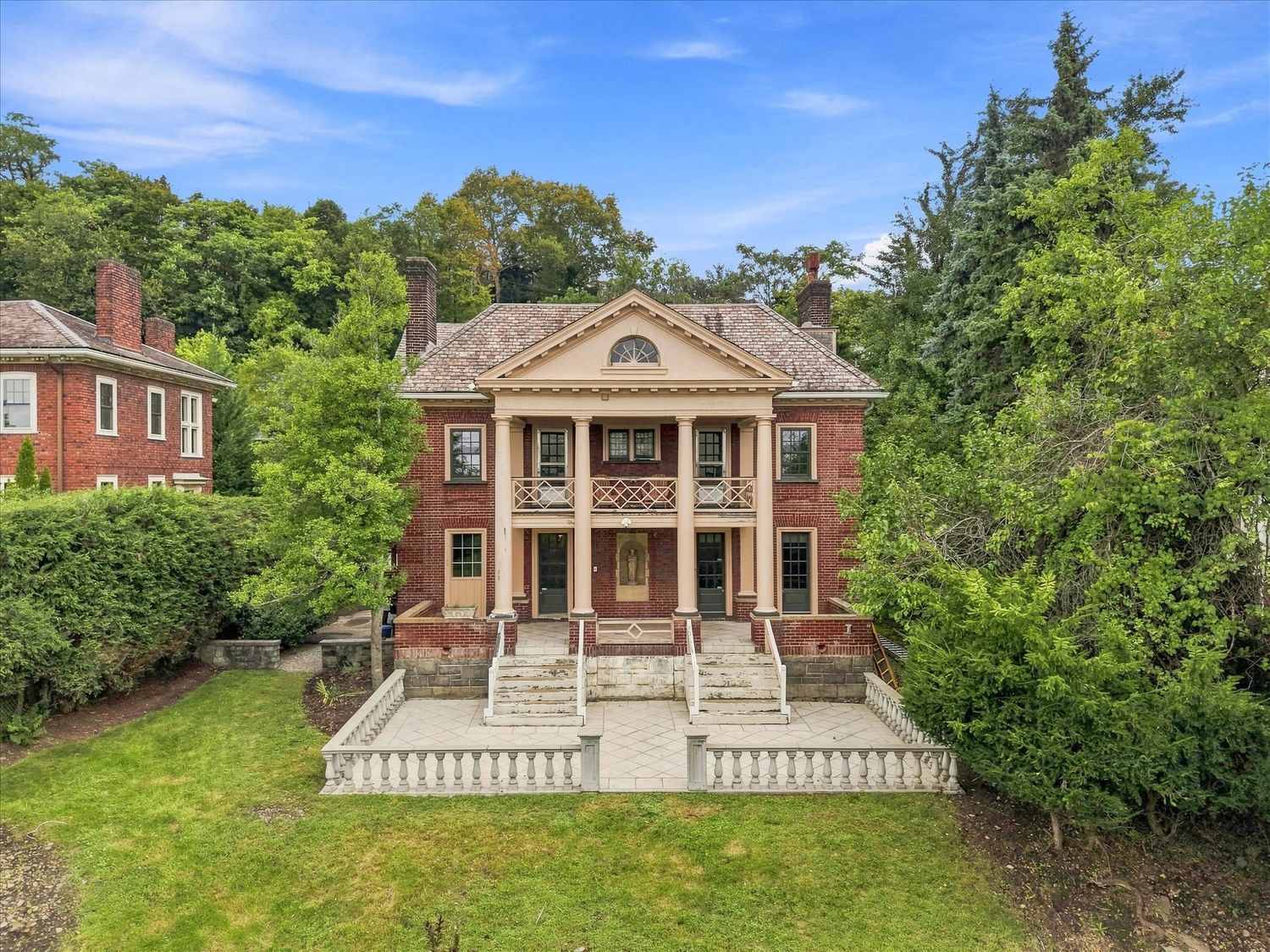 4342 Centre Avenue