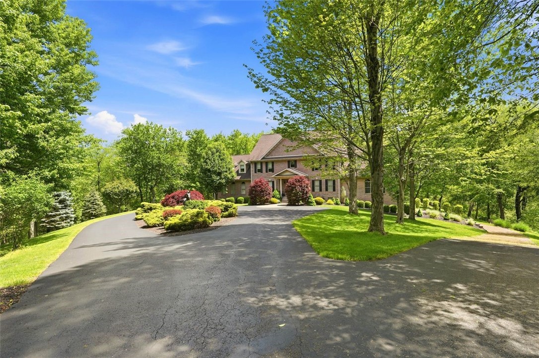 1040 Chanticleer Dr