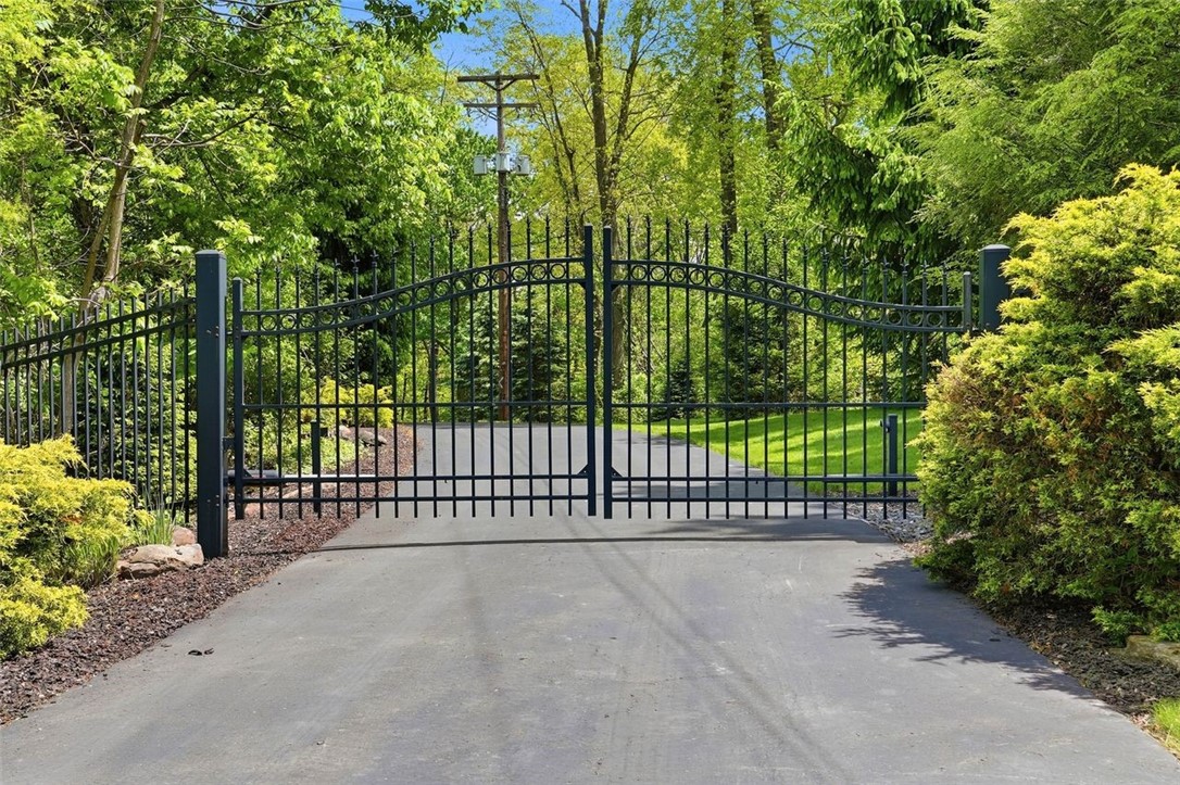 1040 Chanticleer Dr