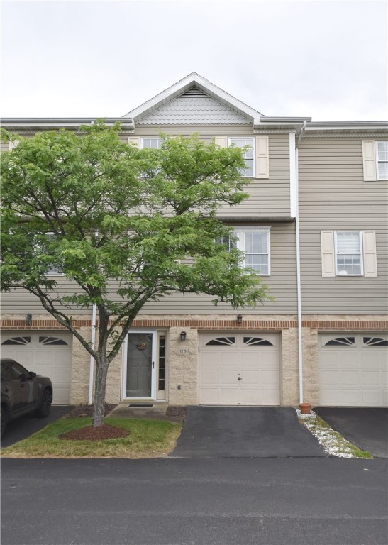 118 Paddock Ln Ln, Whitehall, Pennsylvania image 2