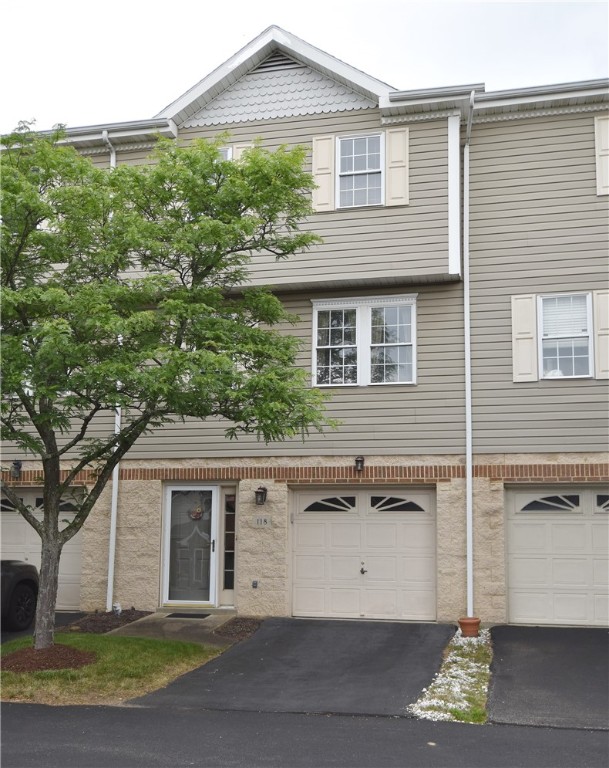 118 Paddock Ln Ln, Whitehall, Pennsylvania image 1