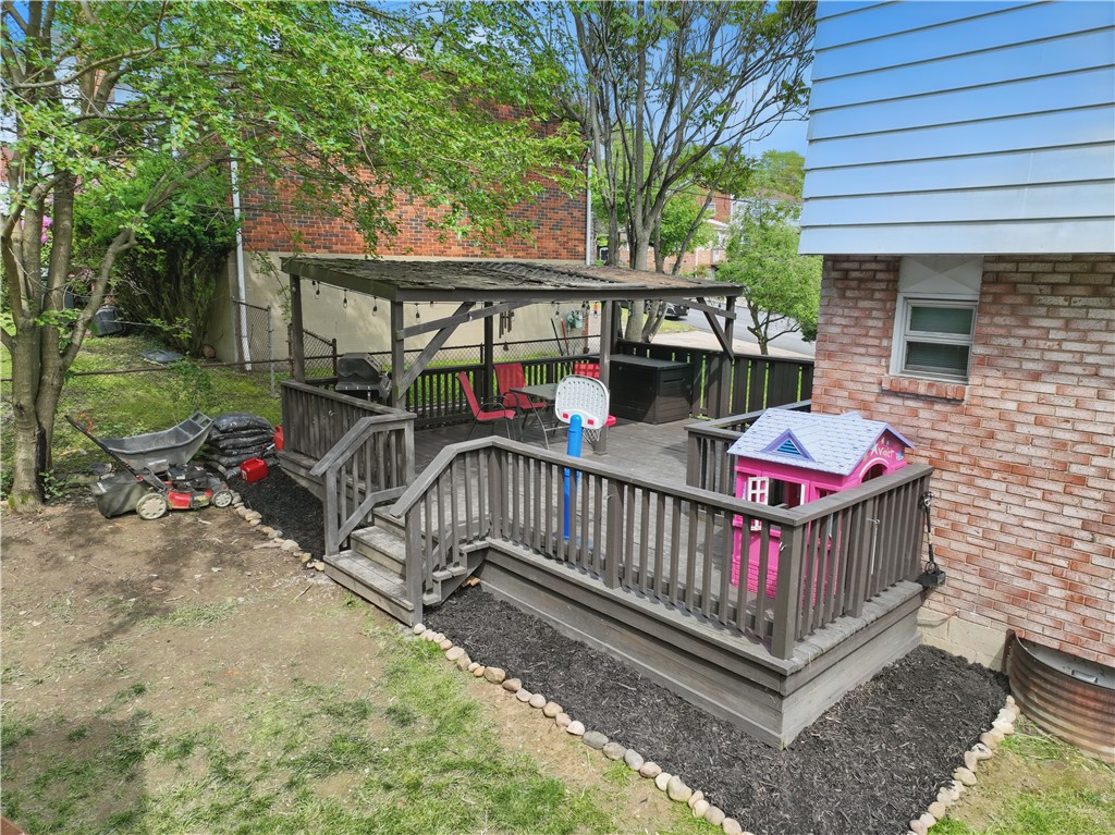 Penn Hills, Pennsylvania 15235, United States, 4 Bedrooms Bedrooms, ,2 BathroomsBathrooms,Residential,Contingent,144045