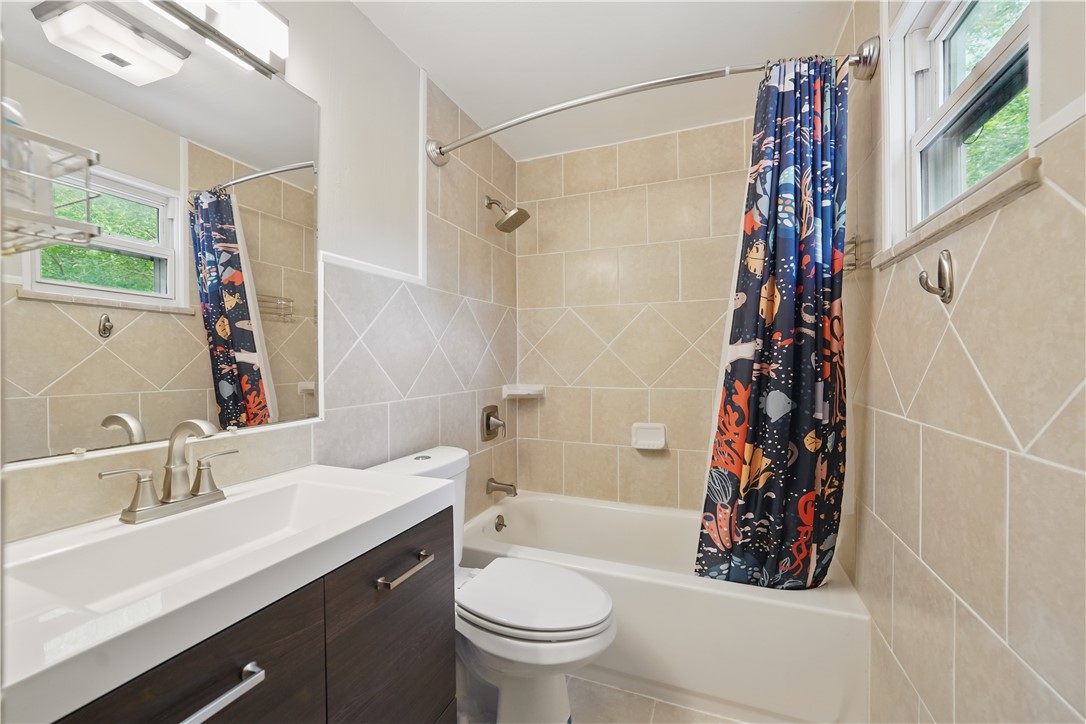 Penn Hills, Pennsylvania 15235, United States, 4 Bedrooms Bedrooms, ,2 BathroomsBathrooms,Residential,Contingent,144045