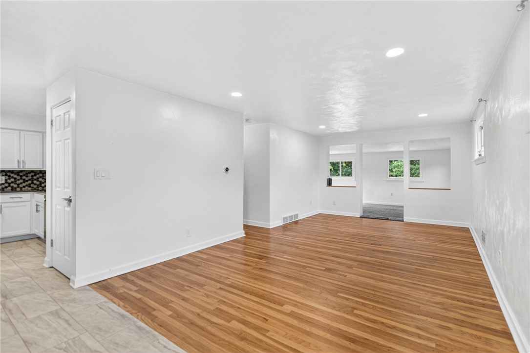 Ross Twp, Pennsylvania 15237, United States, 3 Bedrooms Bedrooms, ,2 BathroomsBathrooms,Residential,Active,173747