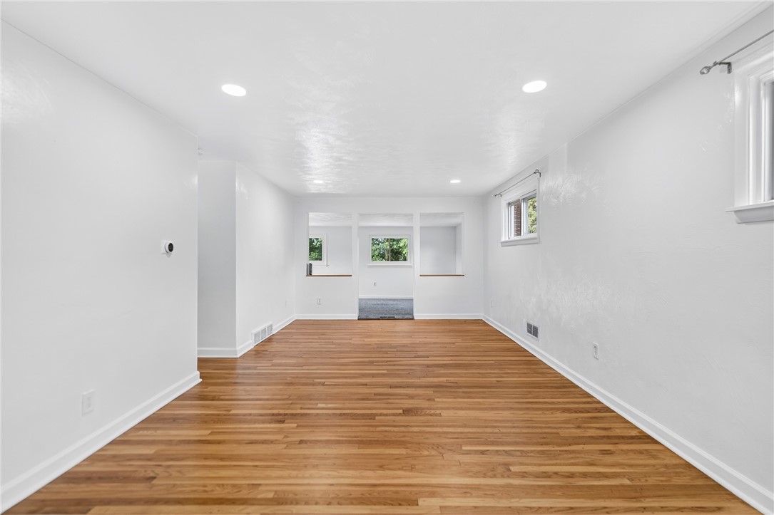 Ross Twp, Pennsylvania 15237, United States, 3 Bedrooms Bedrooms, ,2 BathroomsBathrooms,Residential,Active,173747