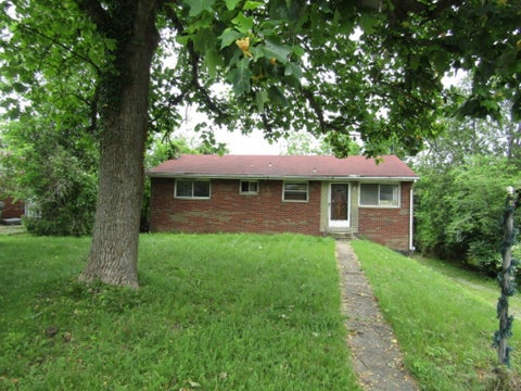 Photo of 534 Clifton Ave, Glenshaw, PA 15116 (MLS # 1758141)