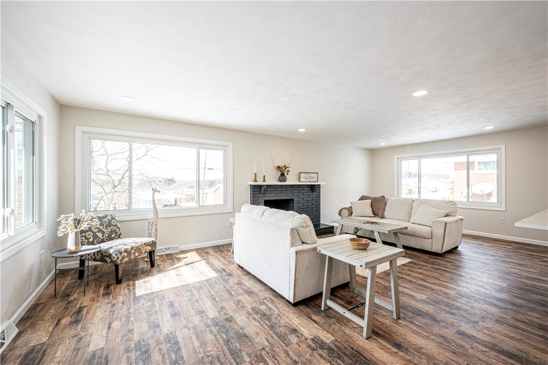 Hempfield Twp - Wml, Pennsylvania 15601, United States, 3 Bedrooms Bedrooms, ,3 BathroomsBathrooms,Residential,Pending,2262