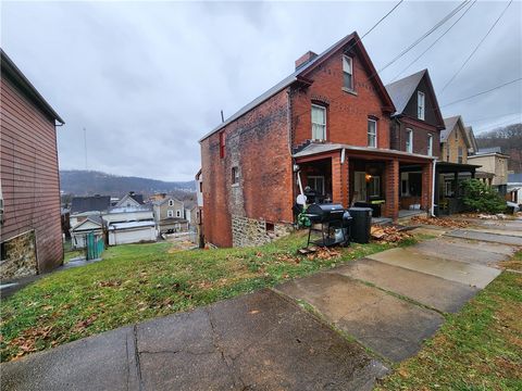 Photo of 517 5th St, Pitcairn, PA 15140 (MLS # 1733462)