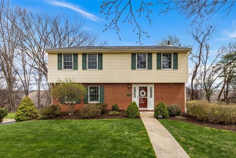 Photo of 9044 Woodview Dr, Pittsburgh, PA 15237 (MLS # 1747541)