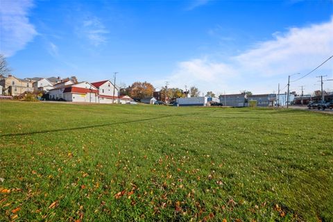 Photo of 765 W Chestnut St, Washington, PA 15301 (MLS # 1740805)