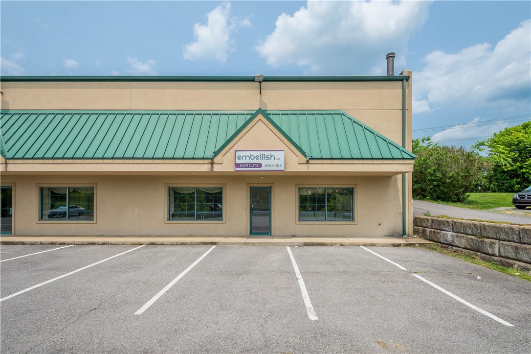Photo 1 of 9 — 1100 Steubenbville Pike, Hanover Twp, PA 15021