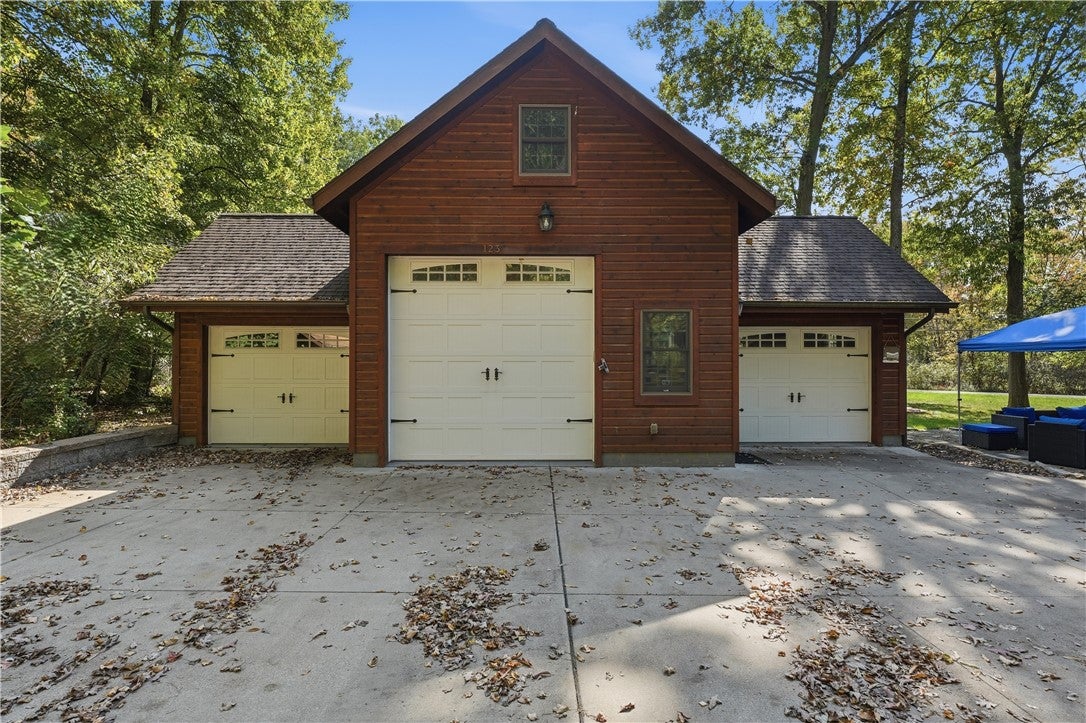 123 Green Forest Dr