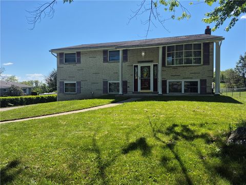 Photo of 22 W Glennis Dr, Greensburg, PA 15601 (MLS # 1751768)