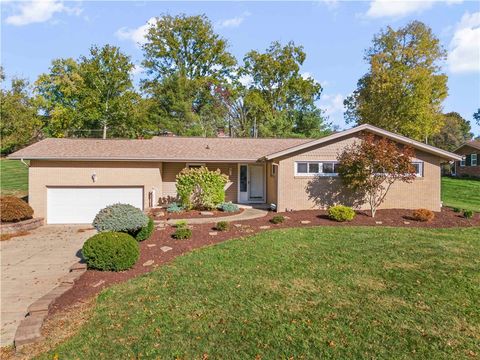 Photo of 106 Stratford Dr, McMurray, PA 15317 (MLS # 1726047)