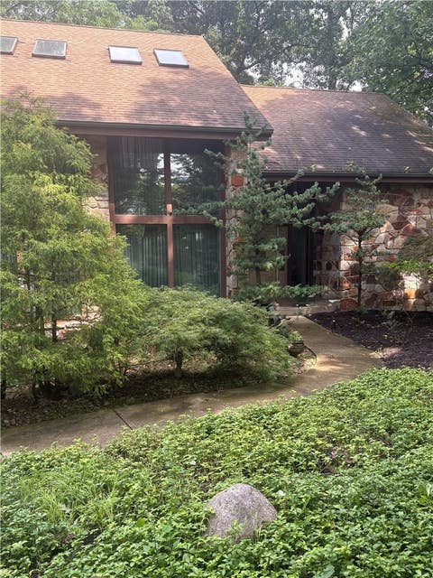 Homes For Sale - 125 Gatehouse Drive Dr<br/> Moon/Crescent Twp, PA 15108