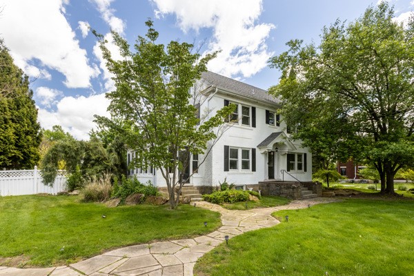 211 Belmont Rd