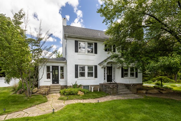 211 Belmont Rd