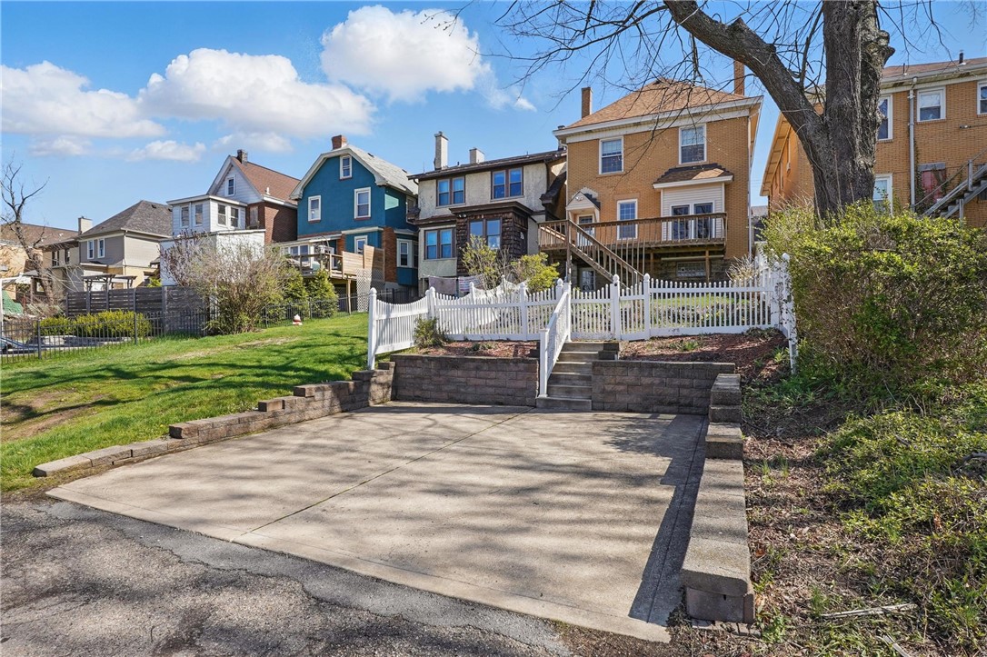 Dormont, Pennsylvania 15216, United States, 4 Bedrooms Bedrooms, ,1 BathroomBathrooms,Residential,Contingent,111238