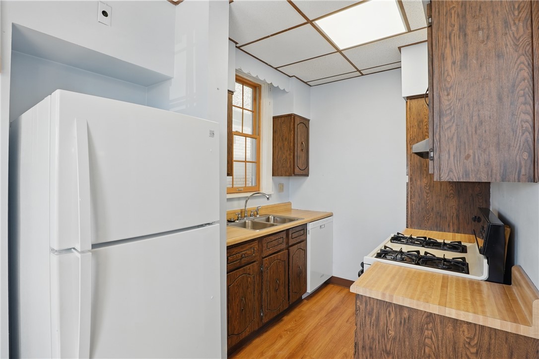 Dormont, Pennsylvania 15216, United States, 4 Bedrooms Bedrooms, ,1 BathroomBathrooms,Residential,Contingent,111238