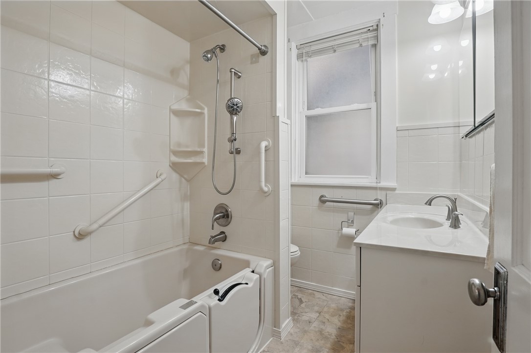 Dormont, Pennsylvania 15216, United States, 4 Bedrooms Bedrooms, ,1 BathroomBathrooms,Residential,Contingent,111238