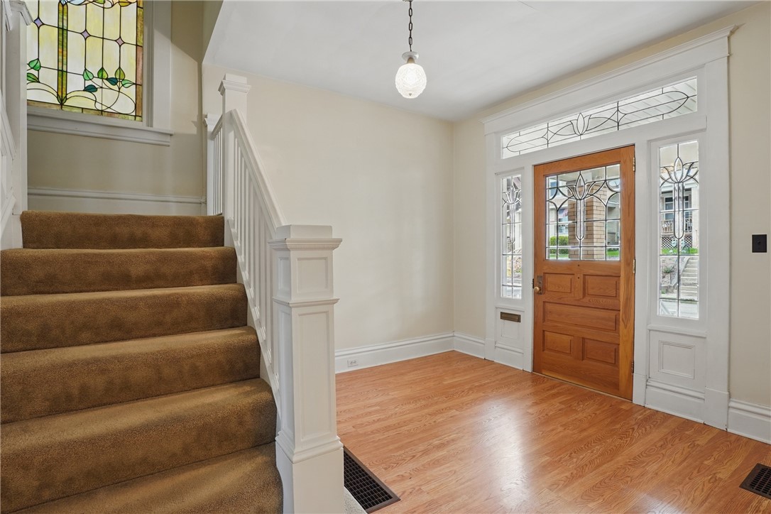 Dormont, Pennsylvania 15216, United States, 4 Bedrooms Bedrooms, ,1 BathroomBathrooms,Residential,Contingent,111238