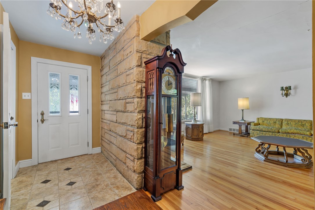 Aliquippa, Pennsylvania 15001, United States, 3 Bedrooms Bedrooms, ,3 BathroomsBathrooms,Residential,Contingent,215928