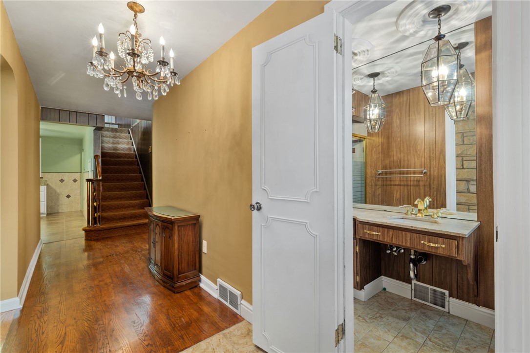 Aliquippa, Pennsylvania 15001, United States, 3 Bedrooms Bedrooms, ,3 BathroomsBathrooms,Residential,Contingent,215928