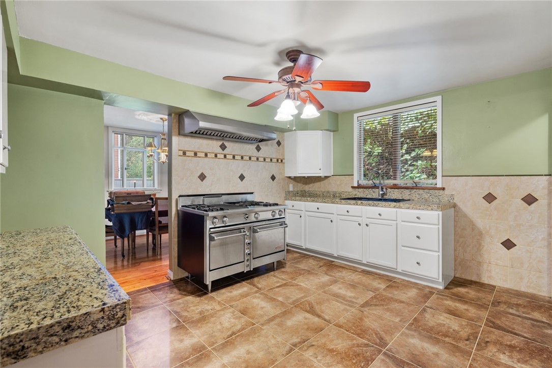 Aliquippa, Pennsylvania 15001, United States, 3 Bedrooms Bedrooms, ,3 BathroomsBathrooms,Residential,Contingent,215928