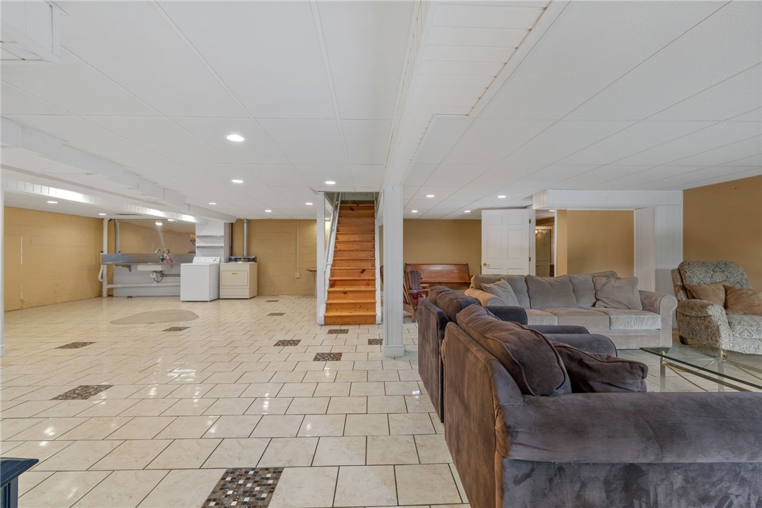 Aliquippa, Pennsylvania 15001, United States, 3 Bedrooms Bedrooms, ,3 BathroomsBathrooms,Residential,Contingent,215928