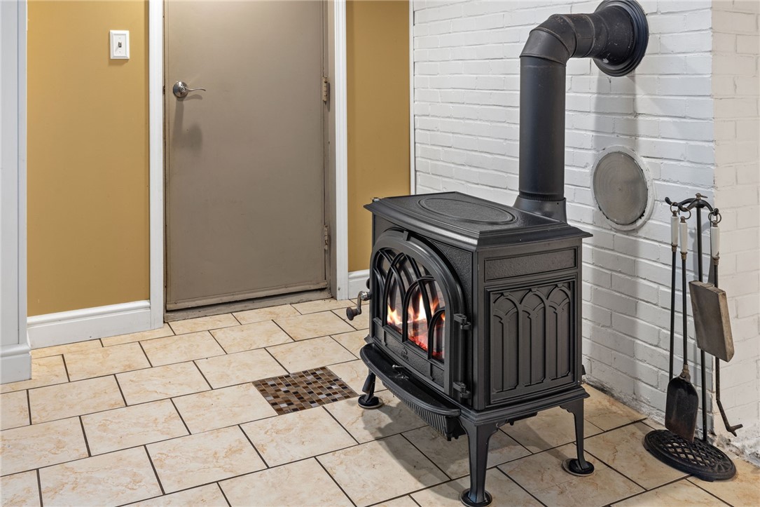 Aliquippa, Pennsylvania 15001, United States, 3 Bedrooms Bedrooms, ,3 BathroomsBathrooms,Residential,Contingent,215928